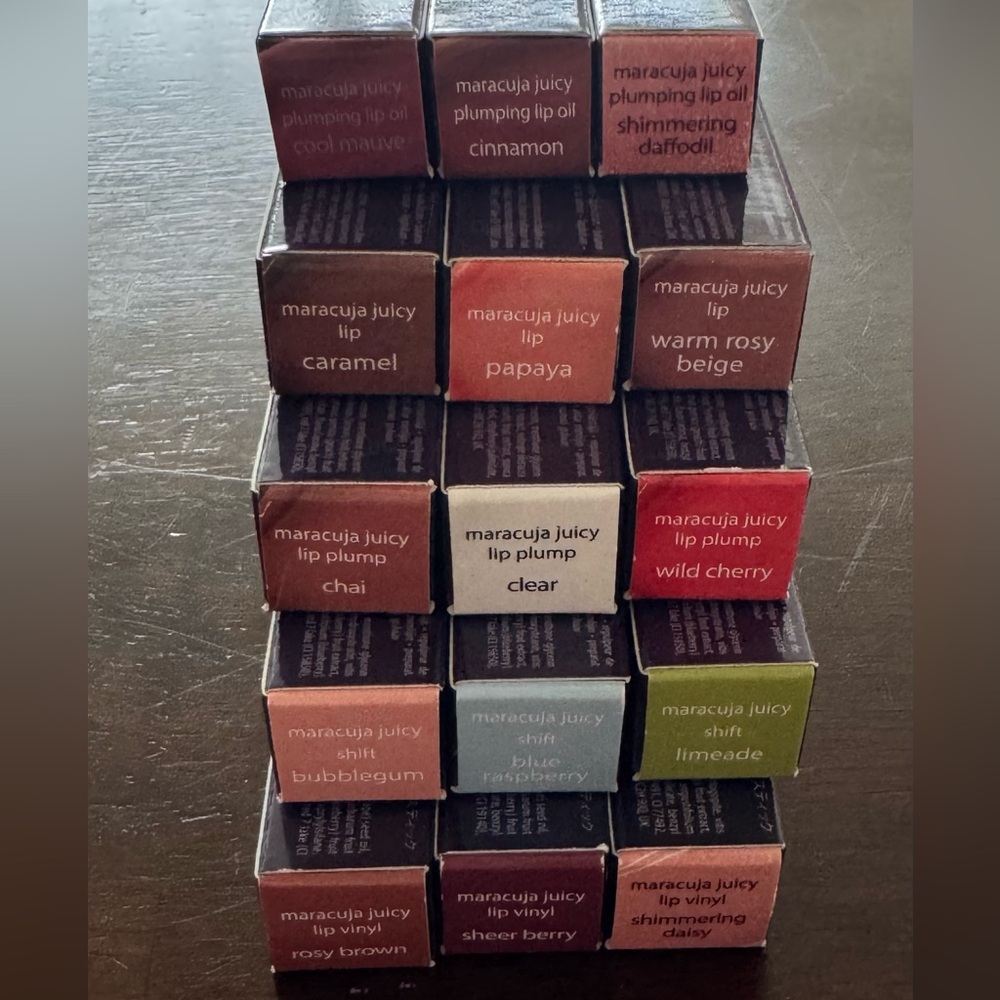 Bundle of 15 Lipsticks – 5 Types, Random Colors! 💄✨ - Picture 2 of 2